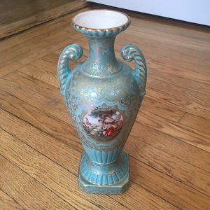 Labor Day Deal 🫶🏽 
Beautiful Vintage Vase